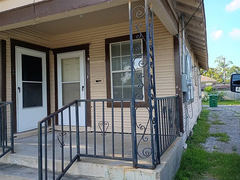 7815 Dayton St — Photo 2