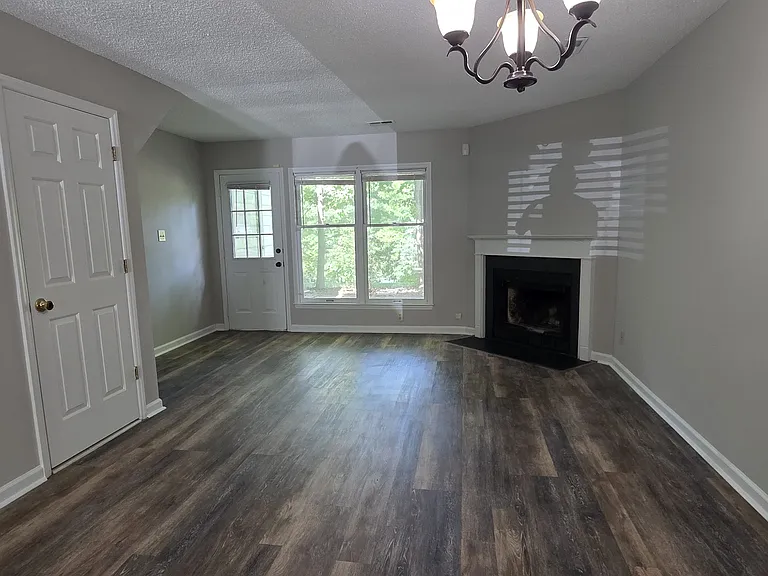 218 Saint Andrews Ln — Photo 2