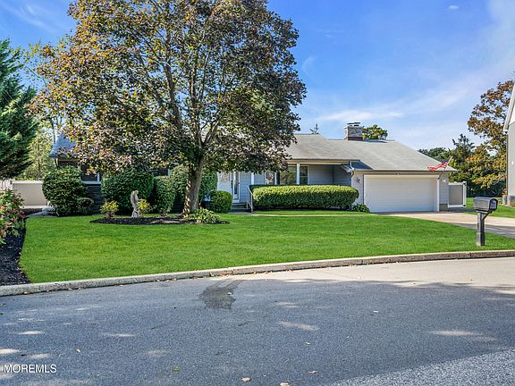 5th image of 303 Lincoln Court