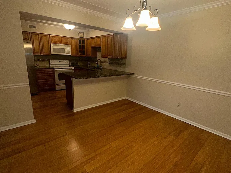 27 Oakridge Dr #2 — Photo 8