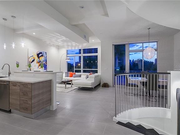 3rd image of 215 Cosmopolitan Ct