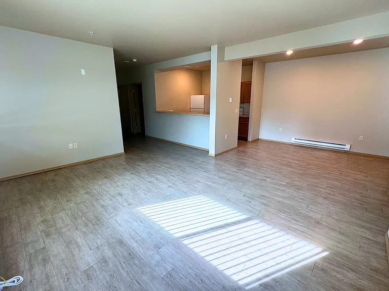 Hastings Apartments — Photo 24