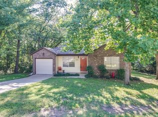 8098 Elm Ln, Rogers, AR 72756