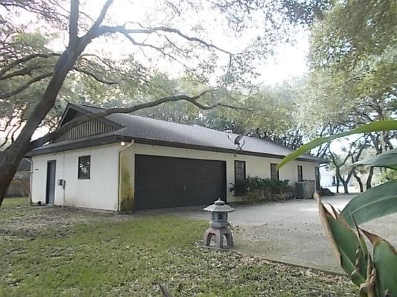 4th image of 408 Fairway Oaks St