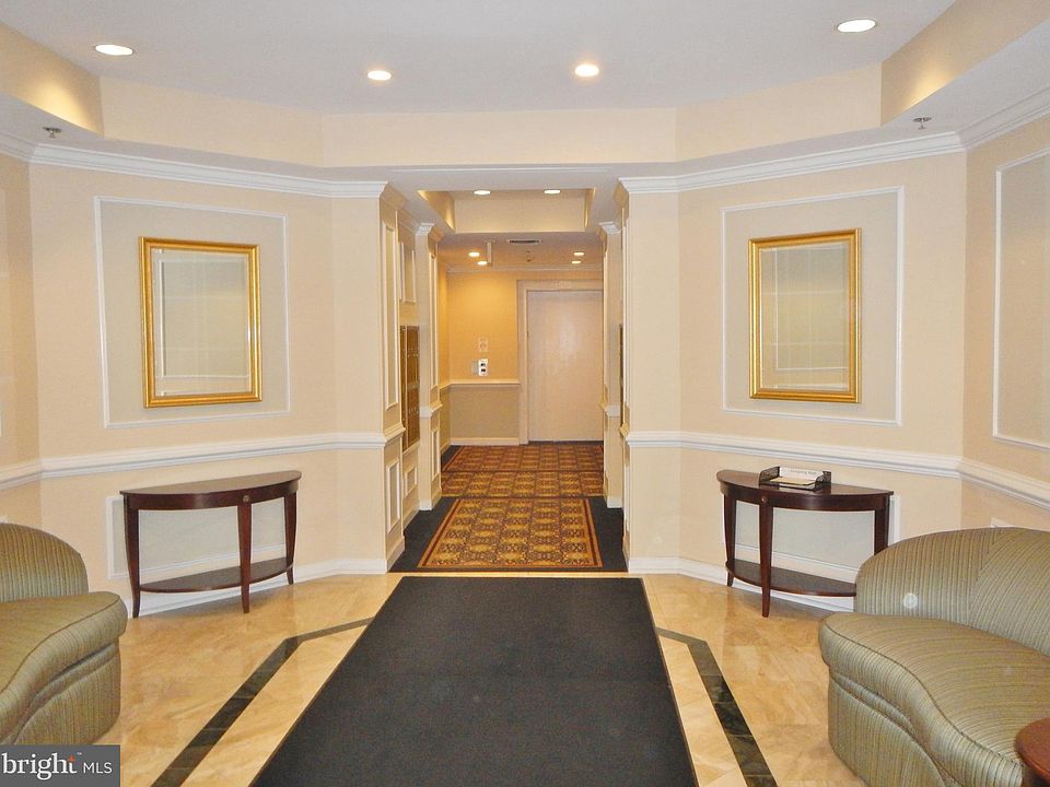 1st image of 2330 14th St N APT 206