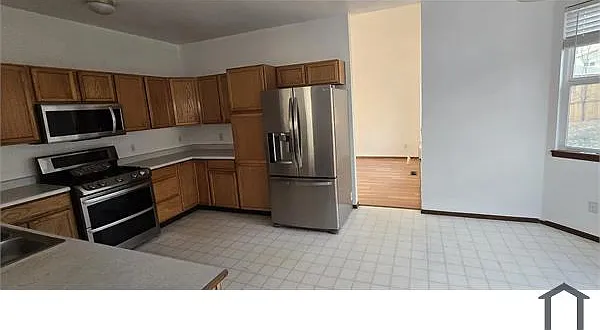 5 bed, 2900 sqft, $3,699 — Photo 4