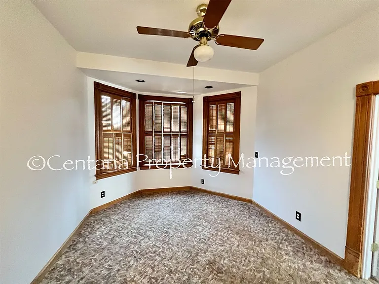 1305 E 2nd St — Photo 10