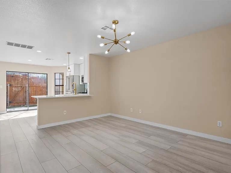 11901 Swearingen Dr #105 — Photo 6