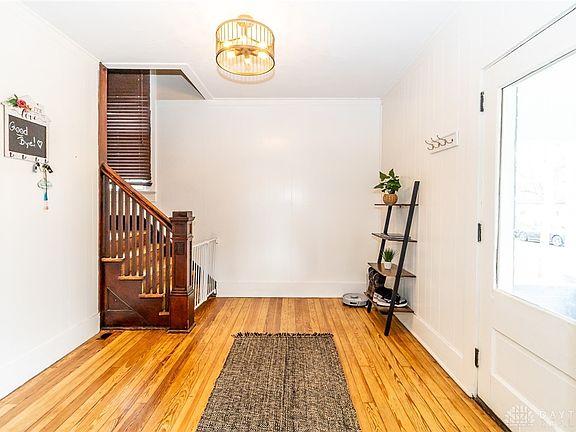 4th image of 210 Ash St