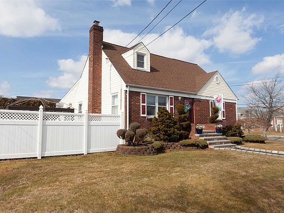 2nd image of 320 Massapequa Ave