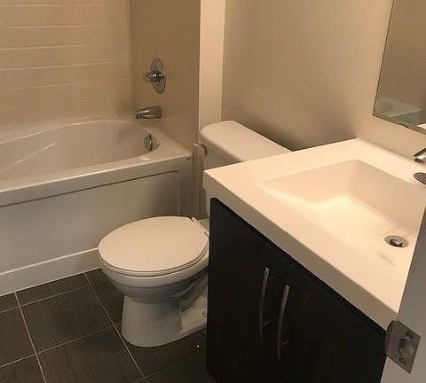 4th image of 215 Queen St E #806