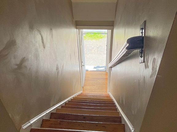 4th image of 204 Fayette St #2