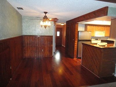 3rd image of 719 Regent Circle South Cres