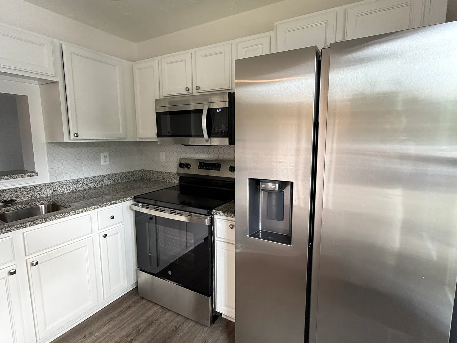 4 bed, 1240 sqft, $3,195 — Photo 2