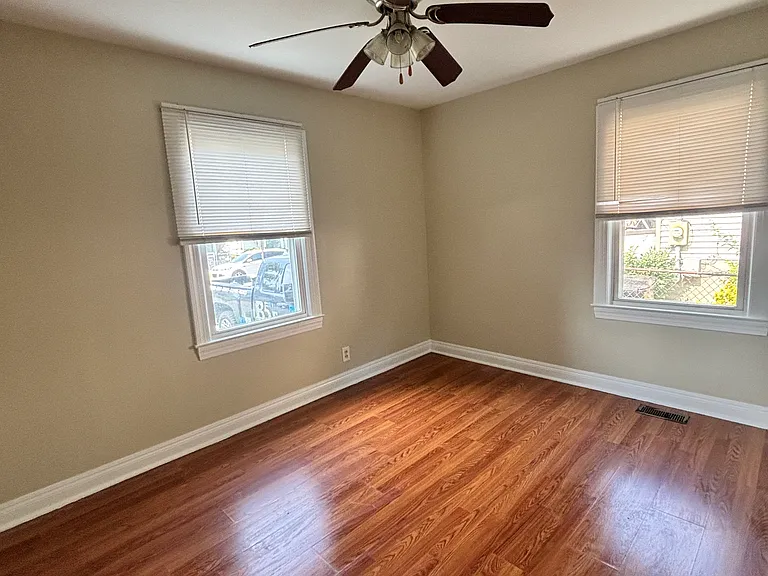 1031 W Whitney Ave — Photo 6
