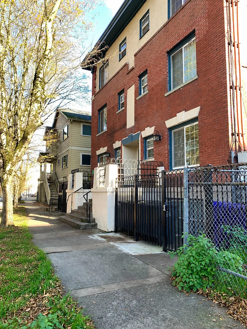 Vancouver Ave. — Photo 1