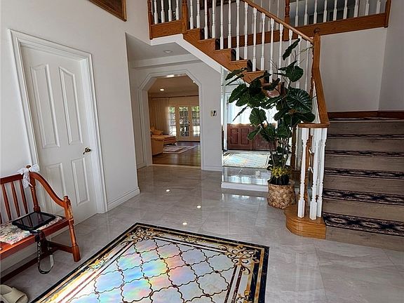 2nd image of 1419 Holly Ave