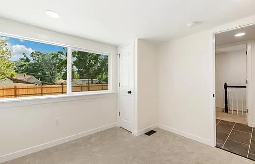 227 N Walnut St — Photo 7