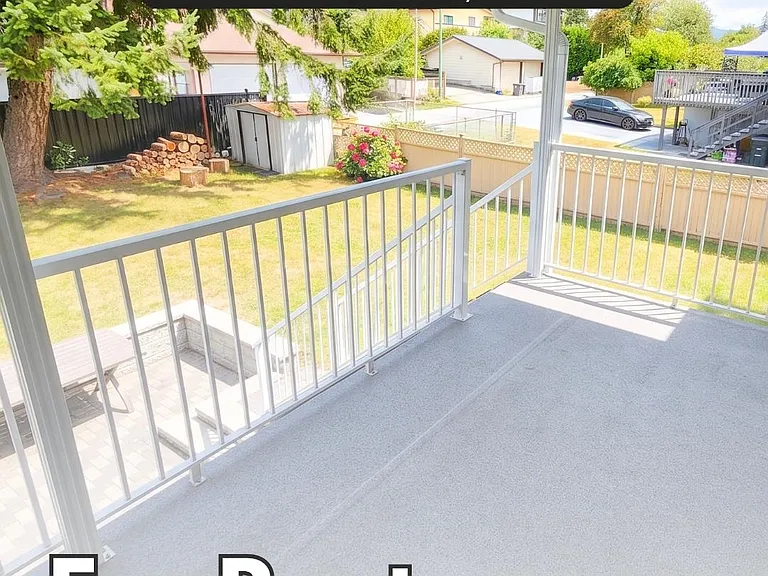1535 Blaine Ave #UPPER — Photo 1