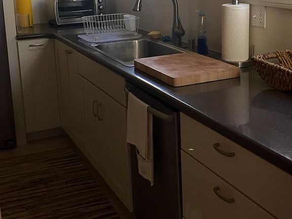3rd image of 833 S Mariposa Ave APT 201