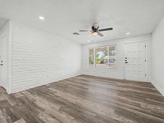 3rd image of 1633 E WESLEYAN Drive