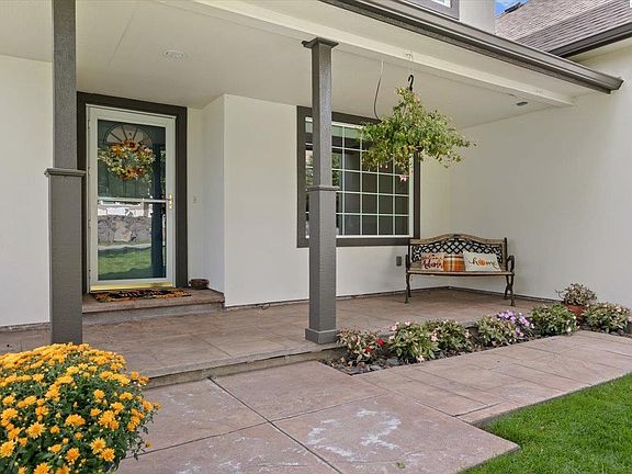 3rd image of 205 Bear Dr