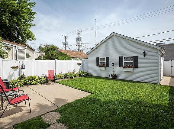 2nd image of 5447 N Magnet Ave #1