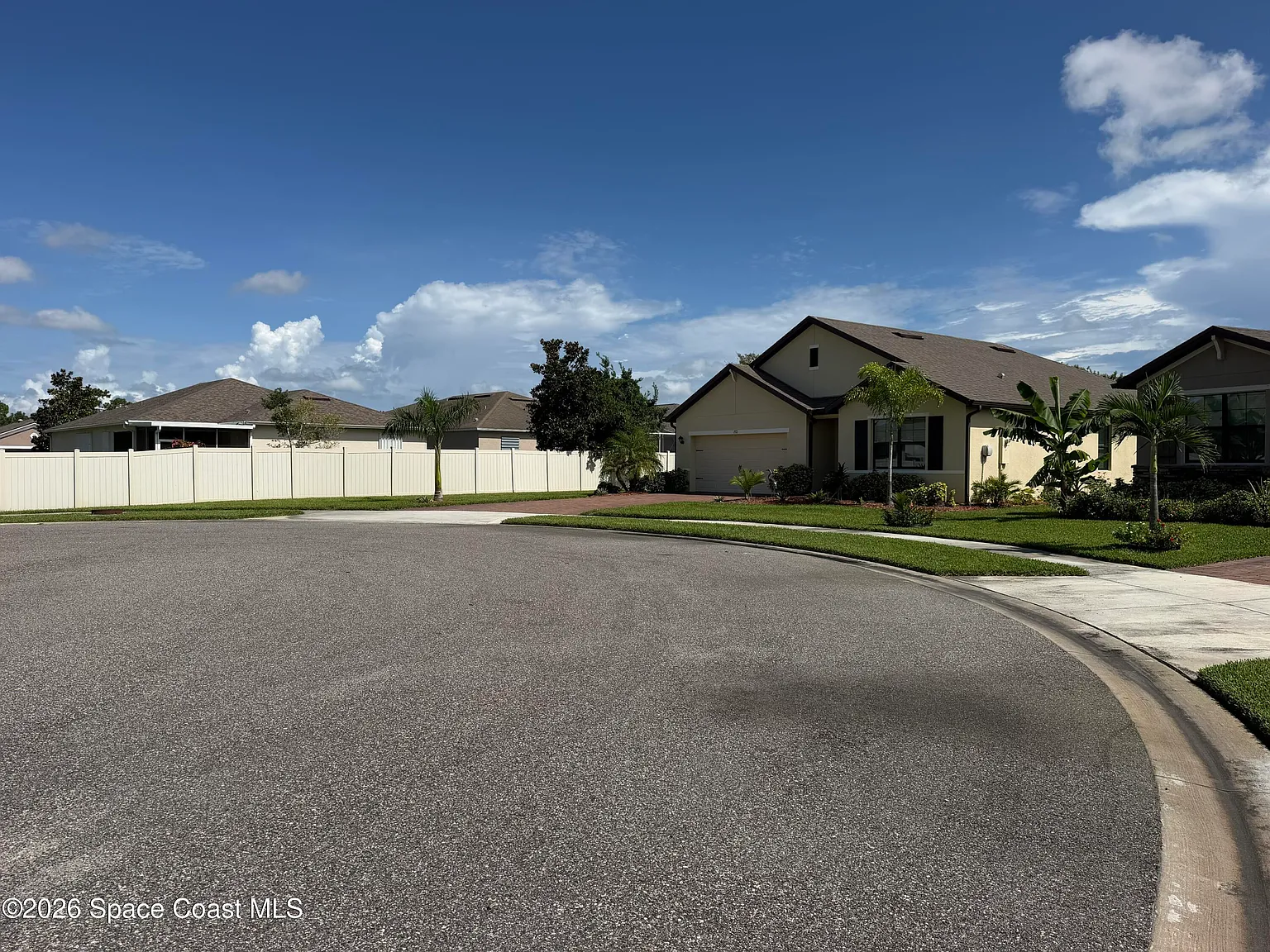 2 bed, 2.0 bath, 1672 sqft, $2,100 — Photo 2