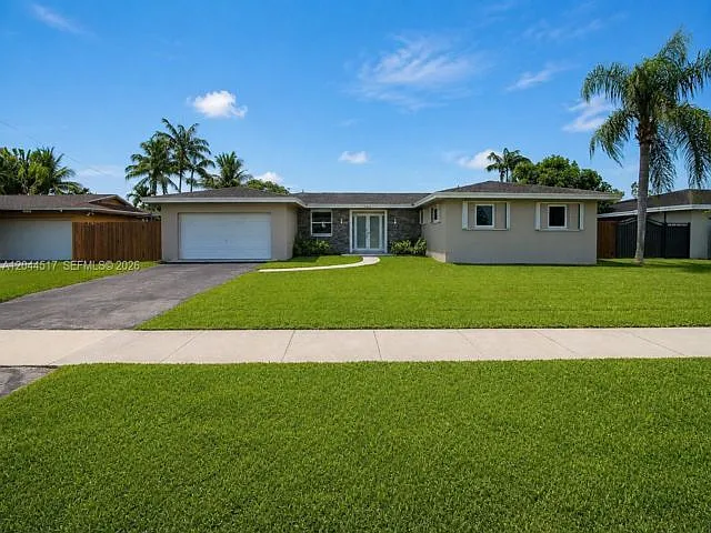 4 bed, 2.0 bath, 1725 sqft, $4,000 — Photo 1