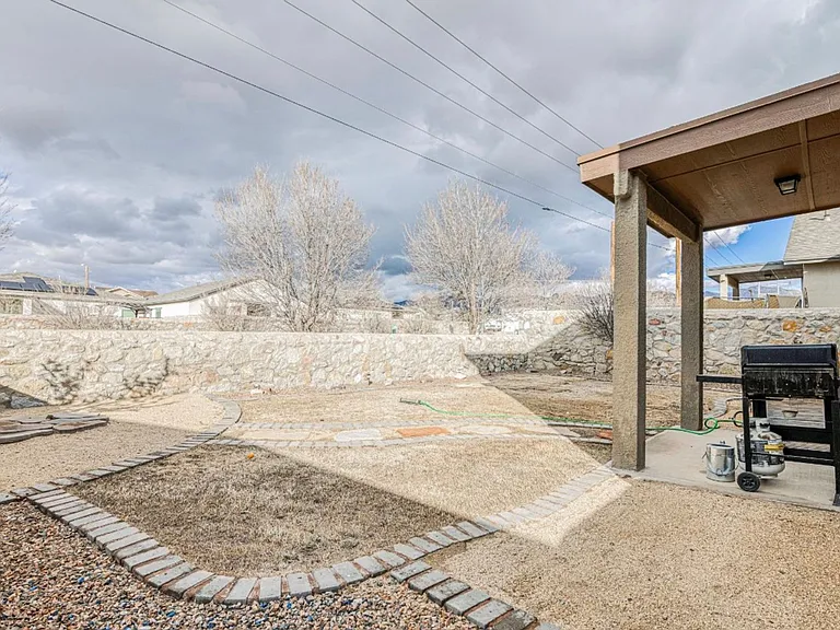 7413 Red Cedar Dr — Photo 36