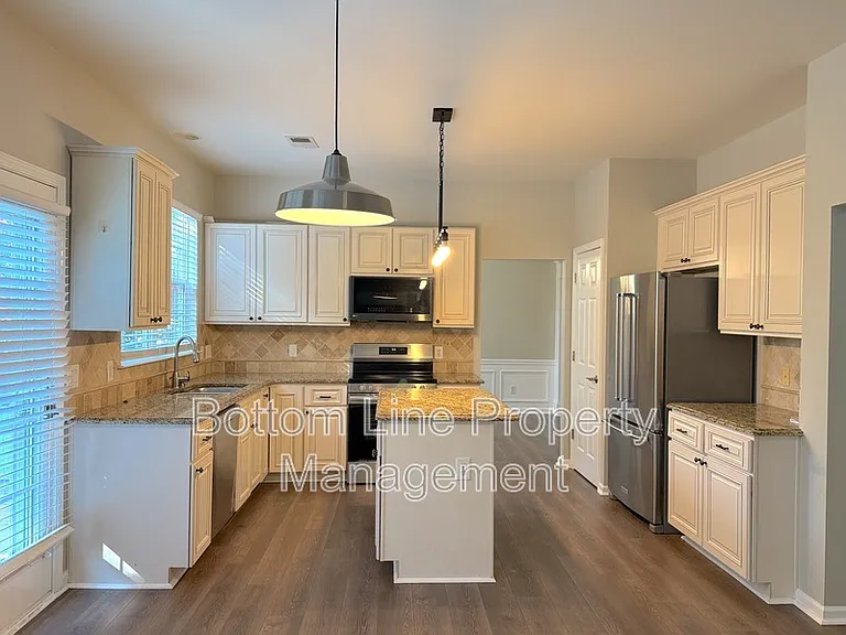 10016 Heatherly Ct — Photo 11