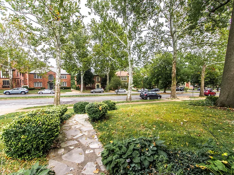 (292) 7366 Pershing — Photo 25