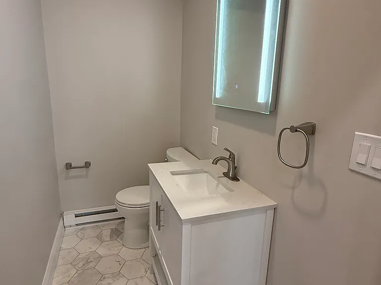 517-519 E 3rd St #1 — Photo 9