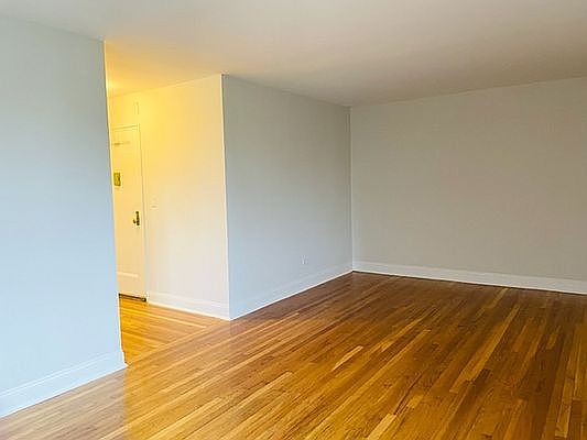 4th image of 3640 Oxford Ave #6B