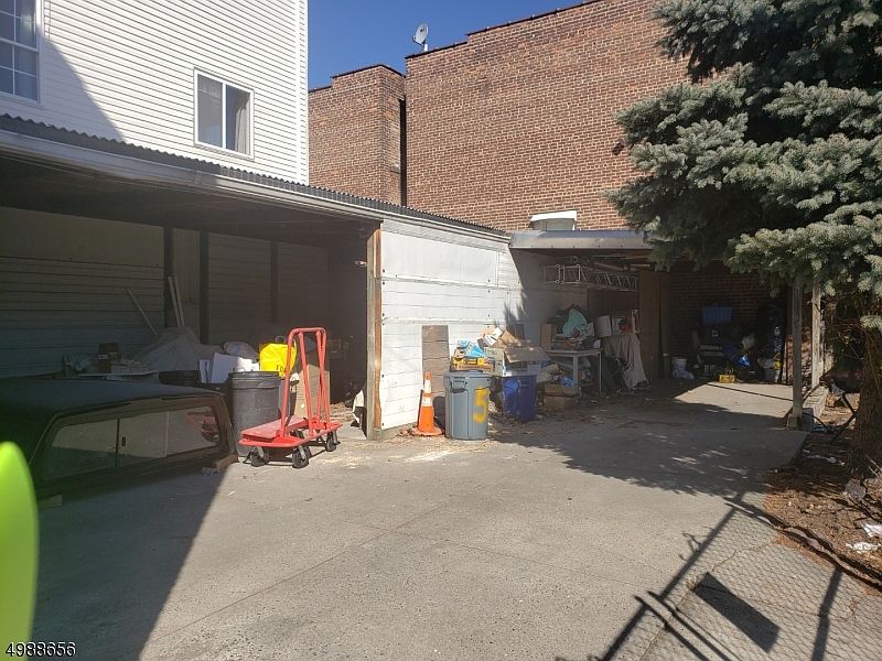 2nd image of 165 1st Ave
