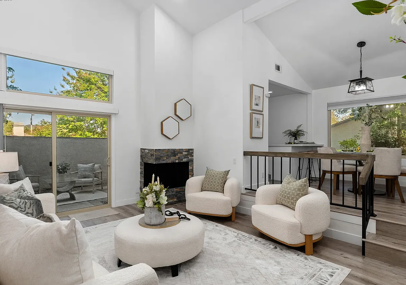 Beautiful Home in Highly Coveted Turtle Rock — Photo 2