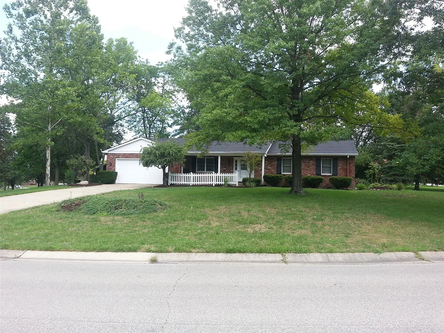 1046 Willow Ln photo 1