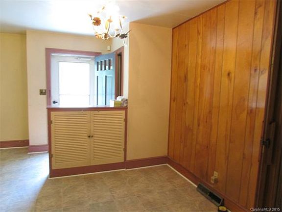 5th image of 806 Sunset Dr