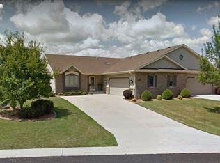 W154N6605 Marvel Dr, Menomonee Falls, WI 53051