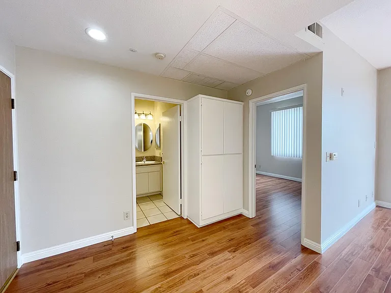 158 S Madison Ave — Photo 6