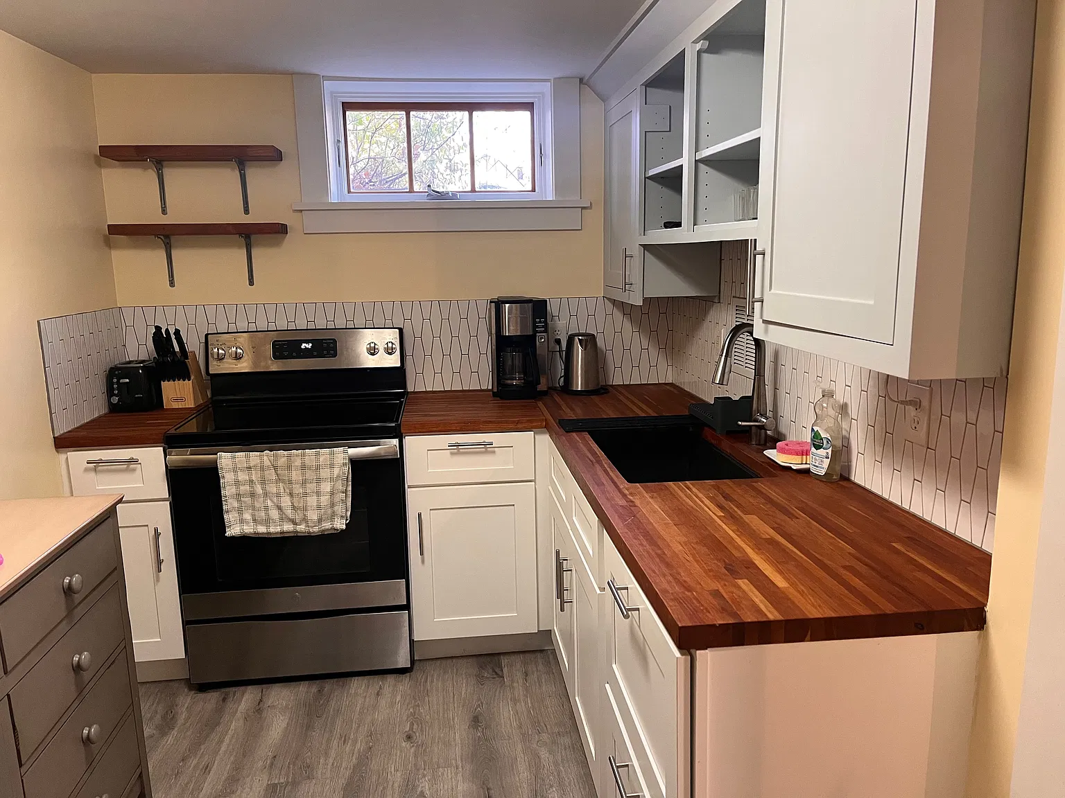 1 bed, 1100 sqft, $1,800 — Photo 2