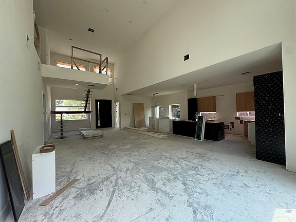 3rd image of 8005 Ridgeview Dr