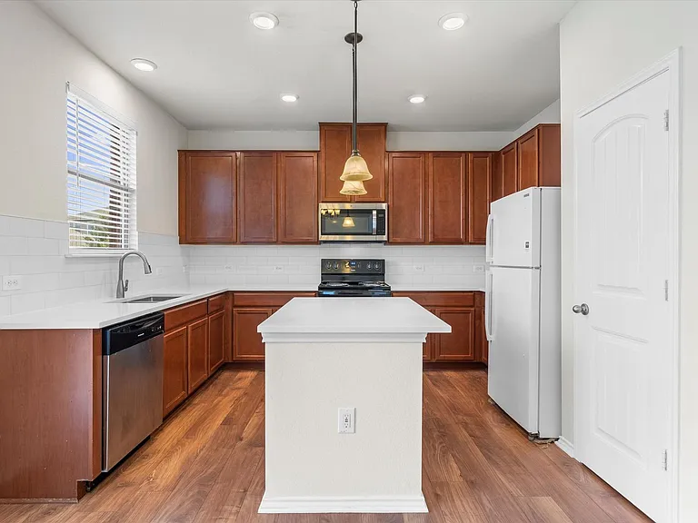 7604 Knockfin Dr — Photo 10