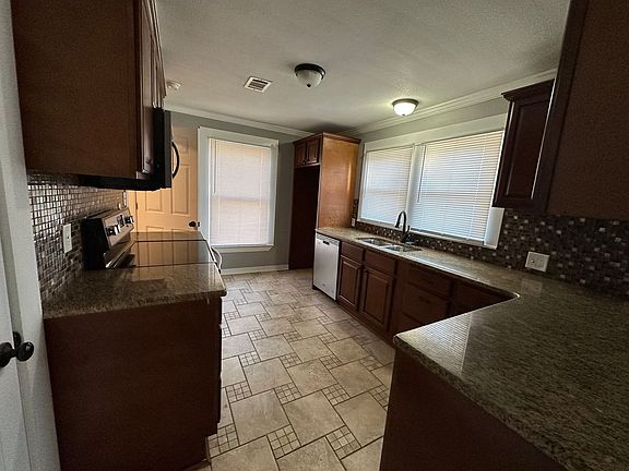 4th image of 910 N 2nd St