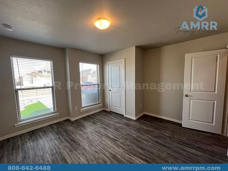 2105 N Avenue K — Photo 20