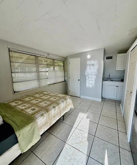 1004 George St — Photo 4
