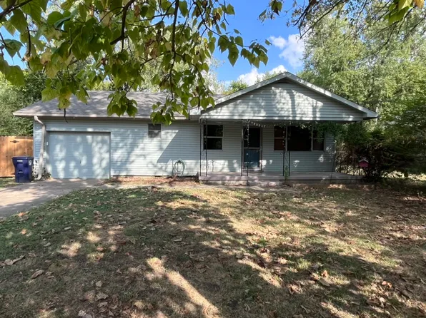 209 S Neal St, Prairie Grove, AR 72753
