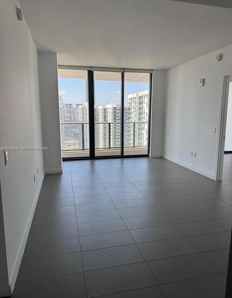 2 bed, 870 sqft, $3,750 — Photo 2