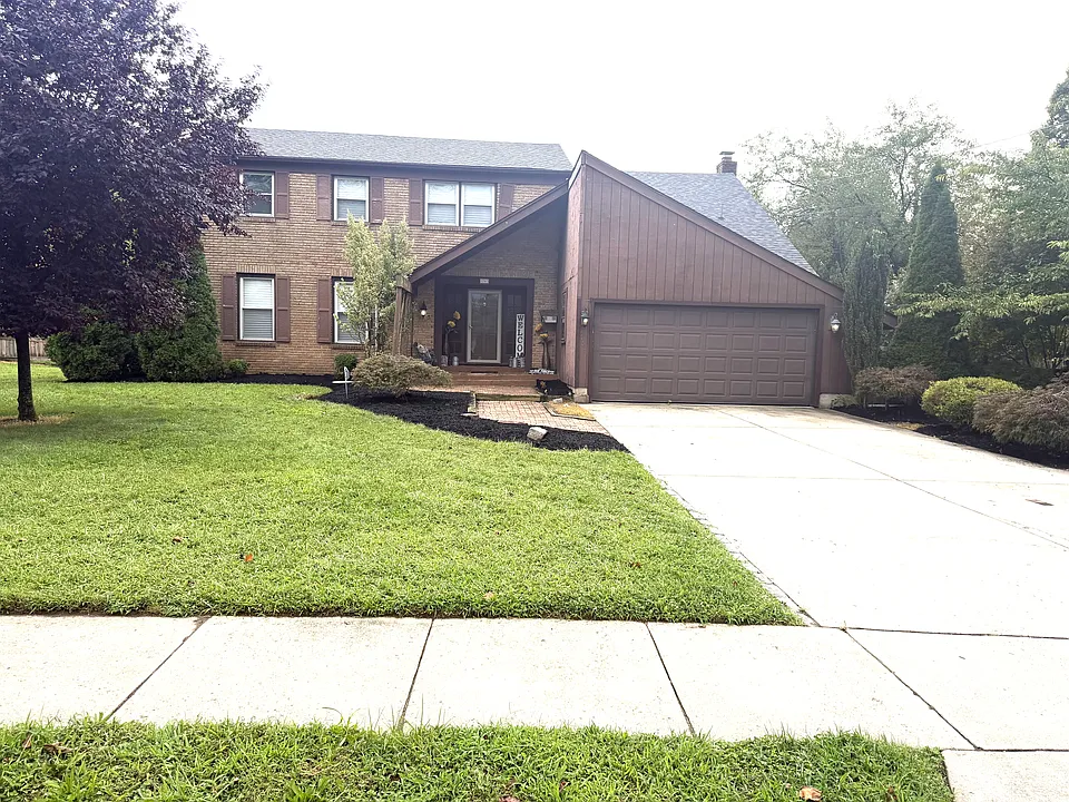 1703 Country Club Dr
