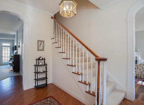 5th image of 1025 E Essex Ave